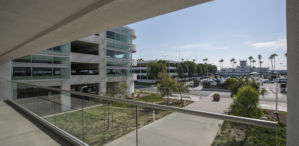 Slideshow image for Long Beach Airport Parking Structure
